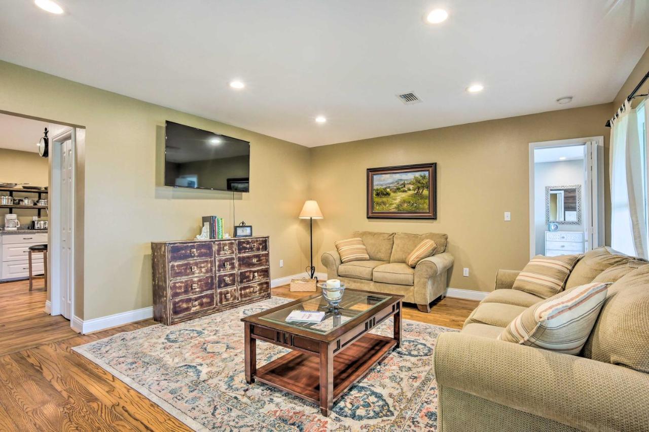 The Gathering Place Brenham Home On 6 Acres Exterior photo