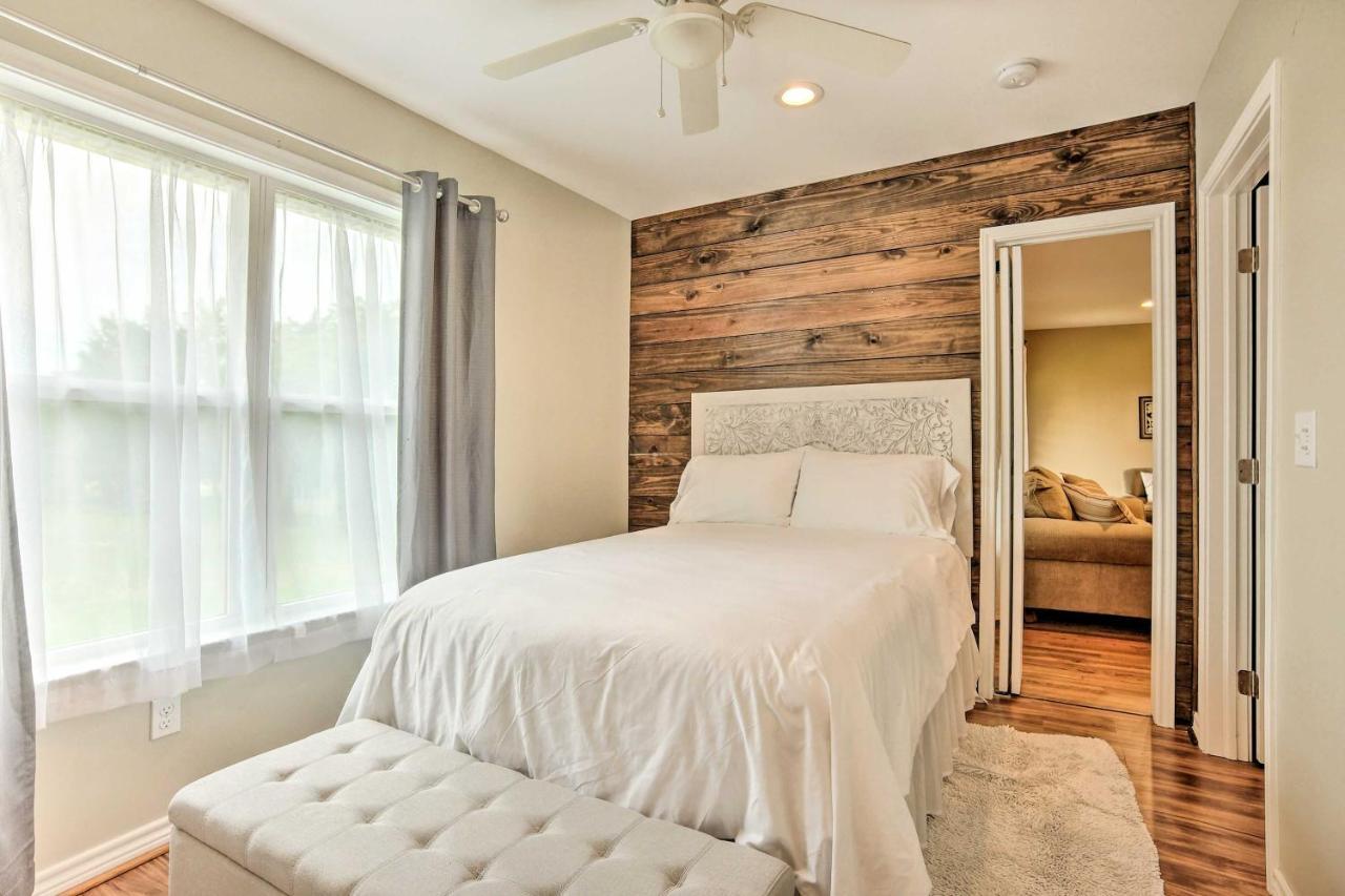 The Gathering Place Brenham Home On 6 Acres Exterior photo