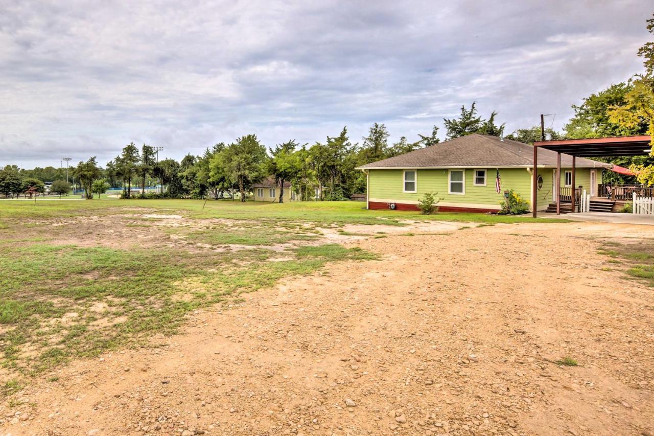 The Gathering Place Brenham Home On 6 Acres Exterior photo