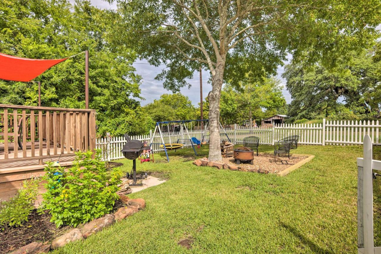 The Gathering Place Brenham Home On 6 Acres Exterior photo
