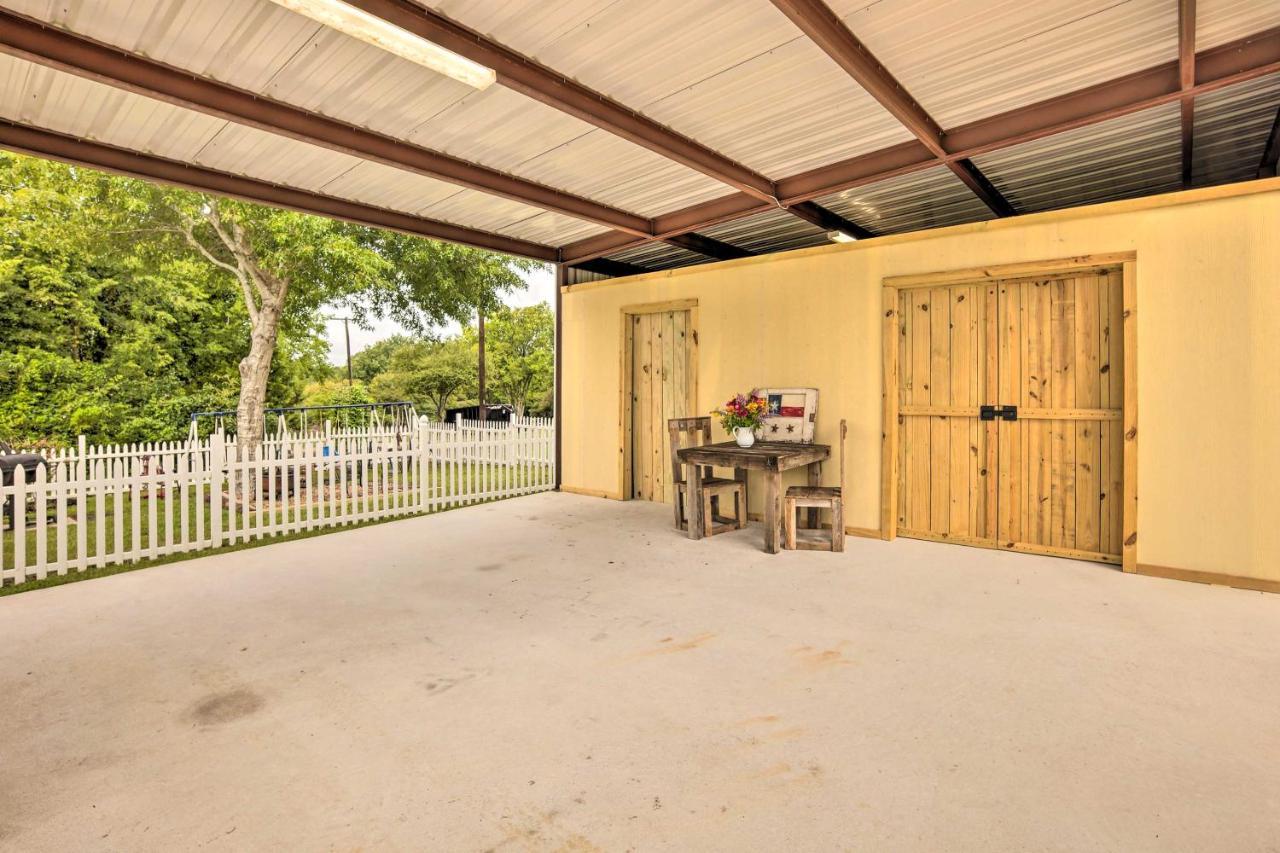The Gathering Place Brenham Home On 6 Acres Exterior photo